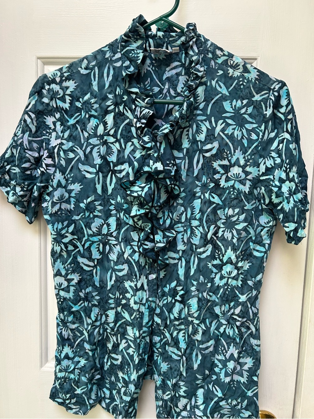 GO FISH BATIK- Teal Floral Ruffle-front-Button-Up Blouse, short sleeves. Medium